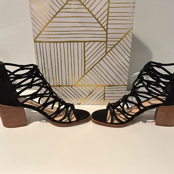 Vince Camuto NWOT Black leather crochet weave Sandal - Size 8 - Picture 7 of 8